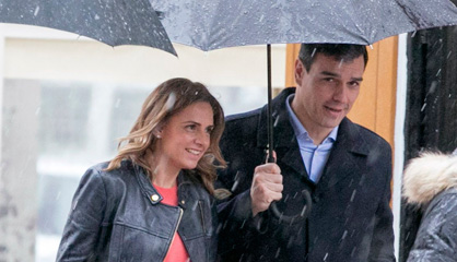 Sánchez llega a una reunión ayer en Zaragoza.