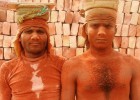 Trabajadores de la producción de ladrillo cerámico de Bangladés.