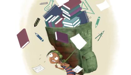 Cada vez más niños cargan con una pesada 'mochila' de deberes.