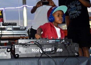 DJ Arch: así es el DJ más joven del mundo
