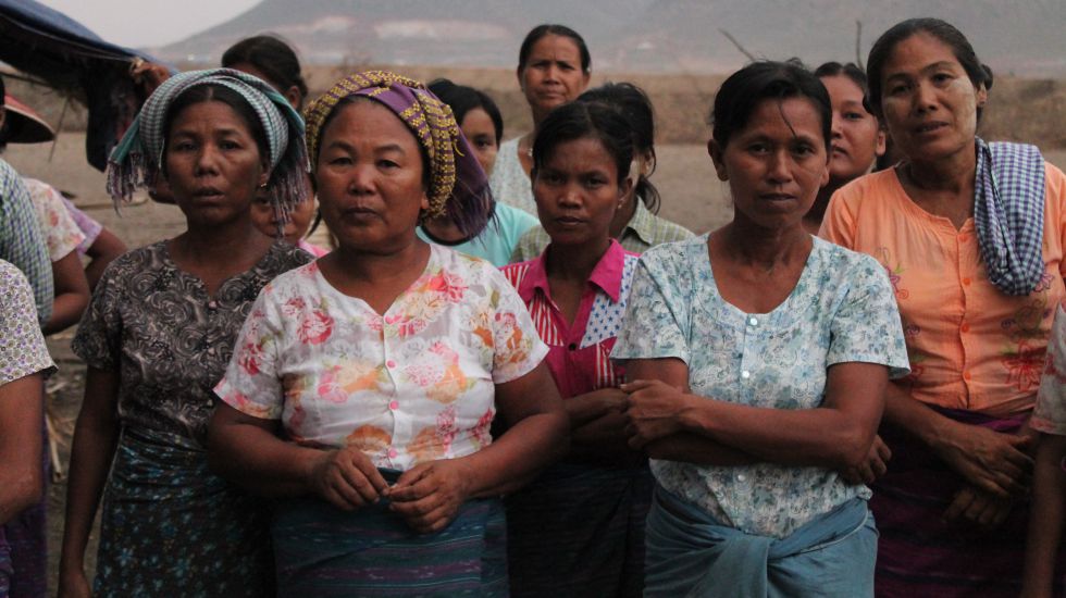 En la aldea de la gran muralla son las mujeres las que han decidido no rendirse y pelear por sus tierras.