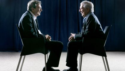 Vargas Llosa con Orhan Pamuk, ambos premios nobeles de literatura.