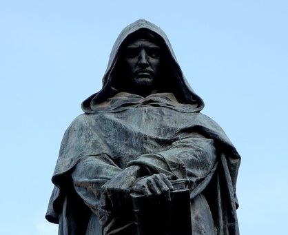 Estatua erigida en memoria de Giordano Bruno, en Roma.