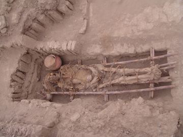 Cadáver en el yacimiento arqueológico de Huaca Pucllana, en Lima (Perú), donde se analizaron varios individuos para este estudio