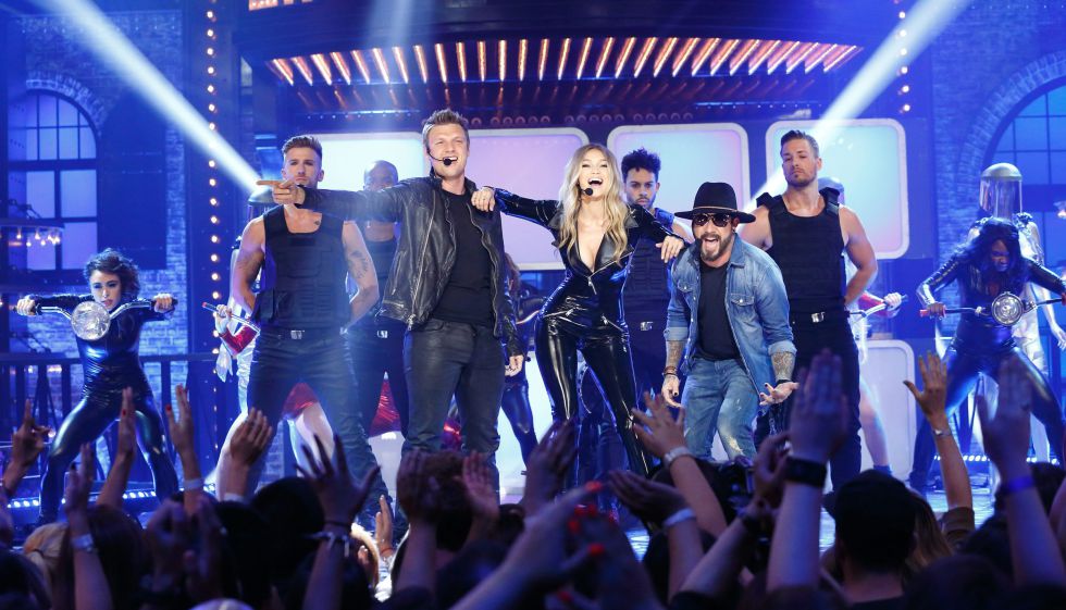 Dos de los integrantes de BackStreet Boys, en el programa 'Lip Sync Battle'.