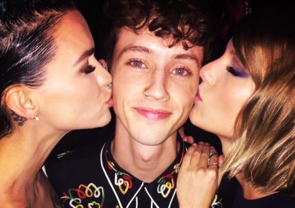 ¿Quién es el chico al que besan con tanta pasión Taylor Swift y Ruby Rose?