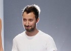 El diseñador Anthony Vaccarello, tras un desfile en París.