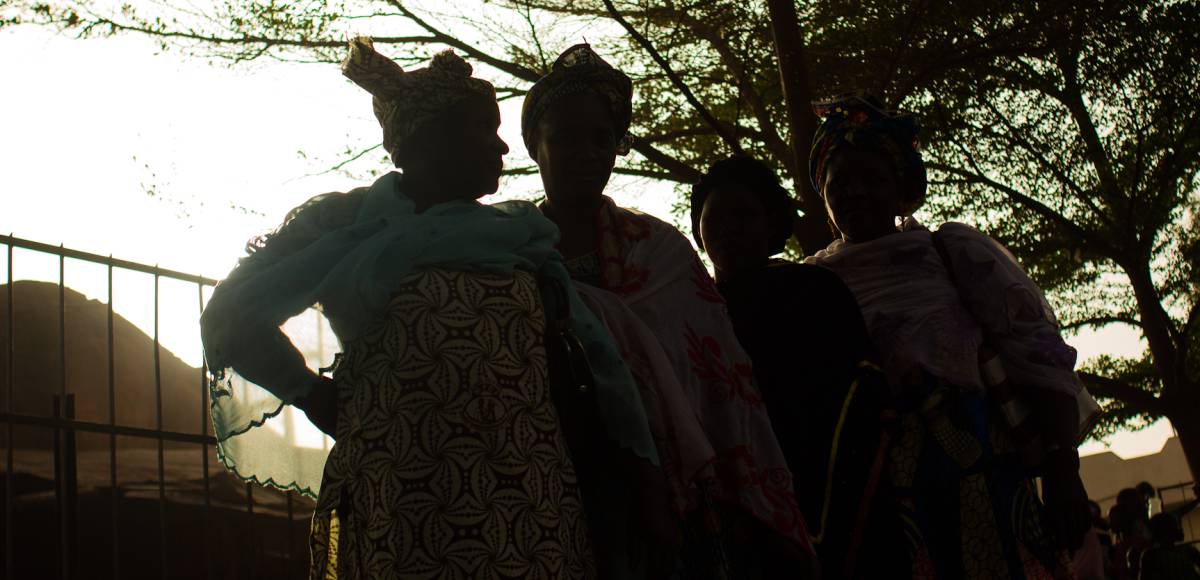 Rabiatou, Fatoumata, Geneva y Aisata fueron casadas de manera prematura. Hoy cuentan su historia, pero no quieren mostrar su rostro.