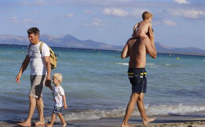 La ratio de padres que crían hijos que no son suyos entre los humanos es muy baja en comparación a otras especies.