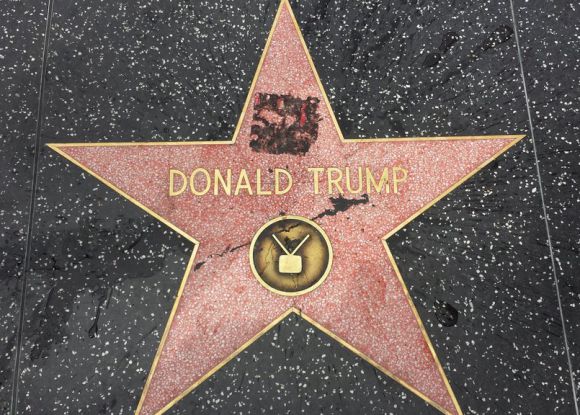 La estrella de Donald Trump en Hollywood, blanco de todas las iras
