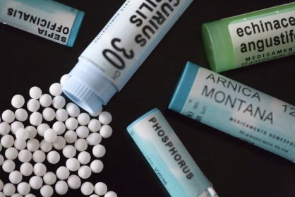 Medicamentos homeopáticos en gránulos.