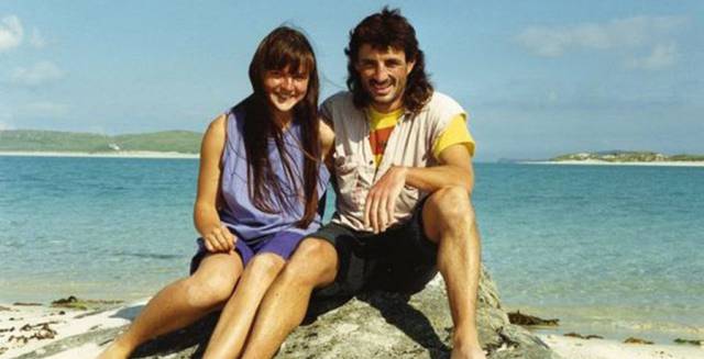 Helen Steel y el policía encubierto que se convirtió en su novio.