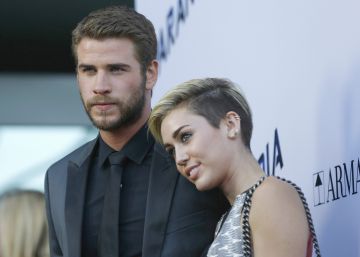 Miley Cyrus y Liam Hemsworth, en un estreno en Los &Aacute;ngeles en agosto de 2013.