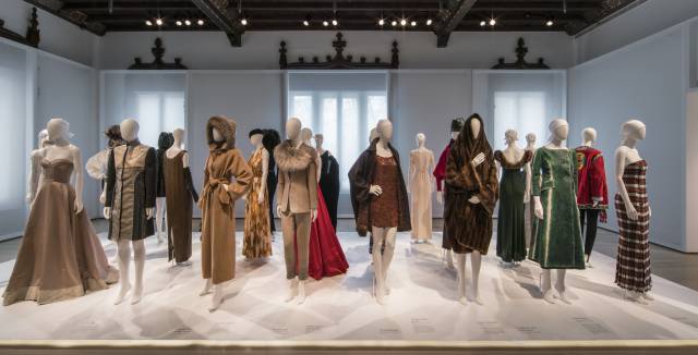 Algunos de los dise&ntilde;os de Isaac Mizrahi que se muestran en el Museo Jud&iacute;o de Nueva York.