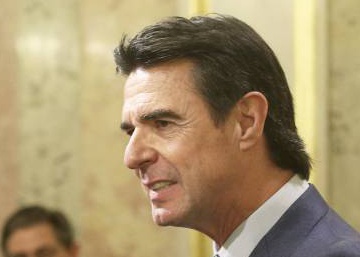 Industry minister will talk about Panama Papers firm in Congress