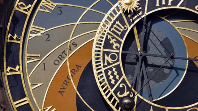 Reloj diseñado en 1490 en Praga.