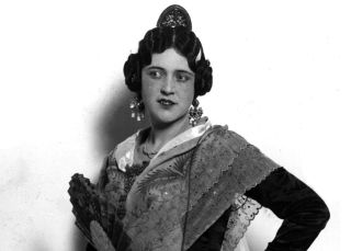 El artista que se hizo pasar por la primera fallera mayor en Tinder