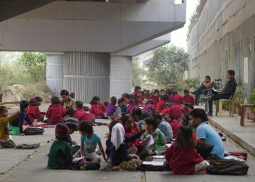 Hasta 210 niños y niñas de diferentes edades, asisten a las clases impartidas por los voluntarios, que les sirven de apoyo a la escuela pública.