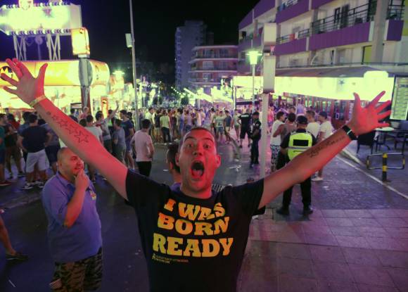 'Turismo de borrachera': la ruta al desenfreno etílico que esconde España