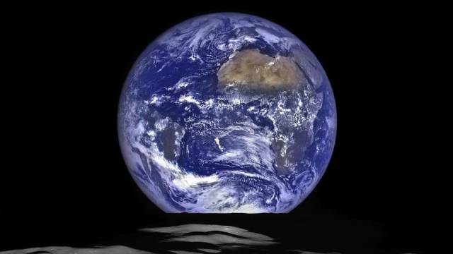 La Tierra captada desde la Luna por la sonda LRO.