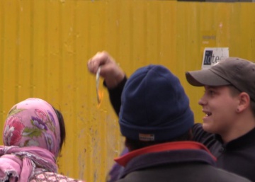 PSV Eindhoven fans humiliate beggars in Madrid’s Plaza Mayor