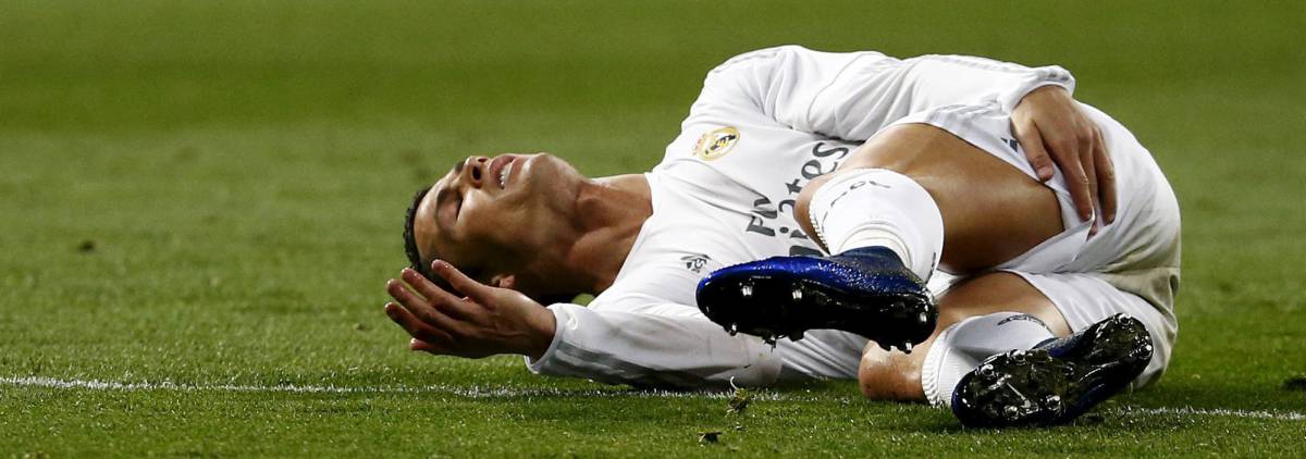 Cristiano se duele sobre el césped.