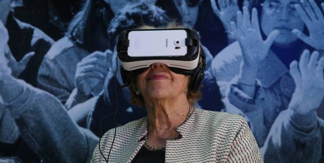 Carmena, en la exposición de EL PAÍS.