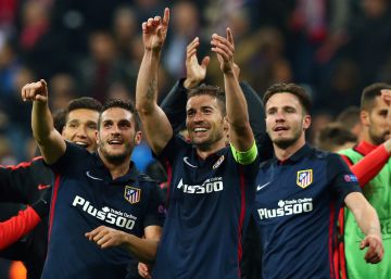 Los jugadores del Atlético celebran el pase.