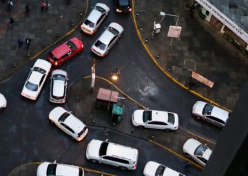 Foto a&eacute;rea del tr&aacute;fico en una calle de Nairobi (Kenia).