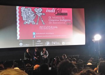 Debate sobre las proyecciones en la IX Mostra de Cinema Ind&iacute;gena de Barcelona. 