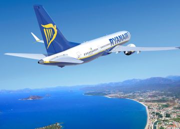 Un avi&oacute;n de Ryanair.