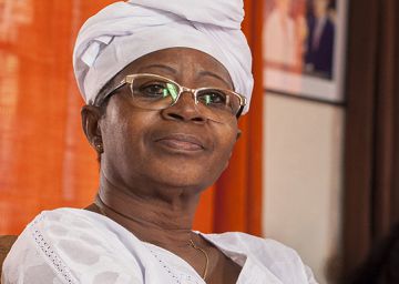 Rosalie Oububa, secretaria de ONG en Burkina Faso, y Madeleine Maka, ex ministra de Comercio de Guinea Conakry, en el taller Liderazgo femenino, mediación de conflictos y consolidación de la paz en África.