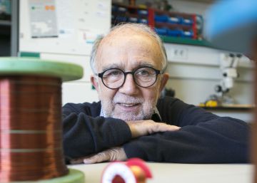 El f&iacute;sico Javier Tejada, en su laboratorio de la Universidad de Barcelona.