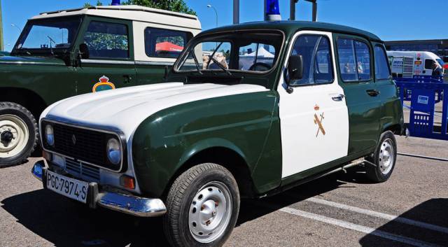 Cuando la Guardia Civil patrullaba en un 4 Latas