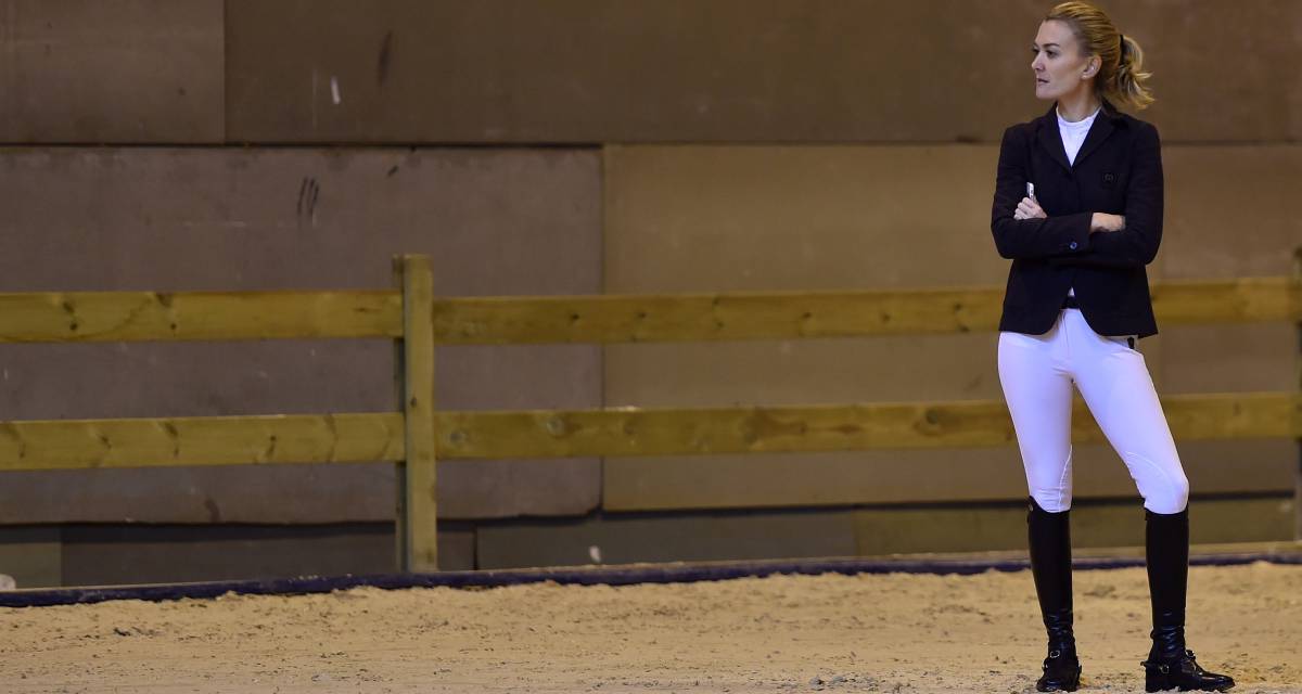Marta Ortega, heredera del imperio Inditex, en la pista antes de un concurso hípico celebrado en Madrid el año pasado.