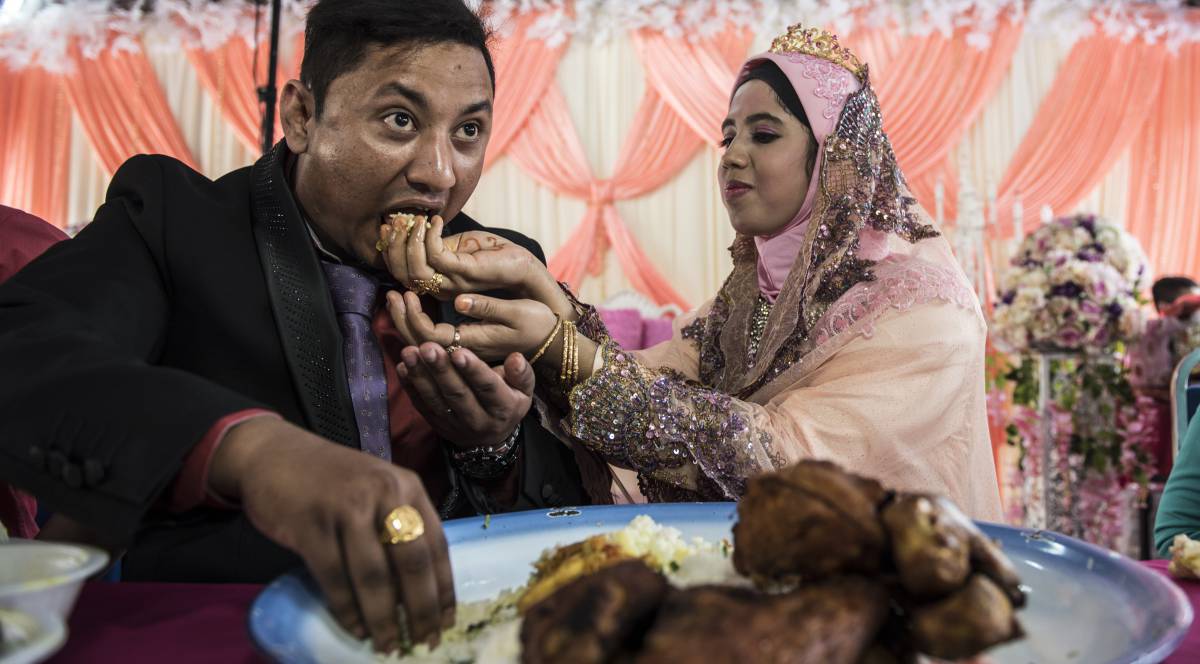 Boda de una pareja rohingya cuyo matrimonio fue concertado, como suele suceder en esta comunidad.