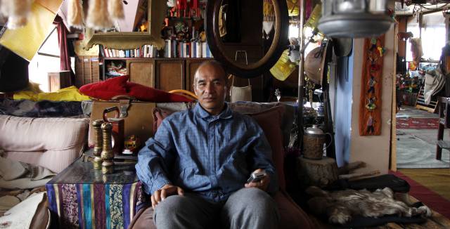 Iván Nogales, en su casa.