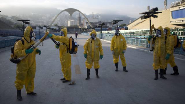 Fumigación para combatir el Zika en Río de Janeiro.