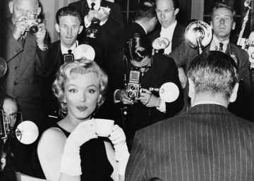 Marilyn Monroe en el hotel Savoy en Londres en 1956.