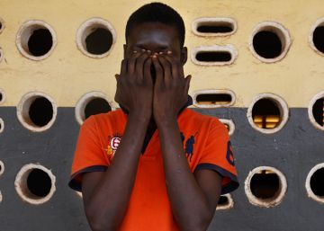 Un paciente posa en el hospital psiqui&aacute;trico de Kissy, en Sierra Leona.