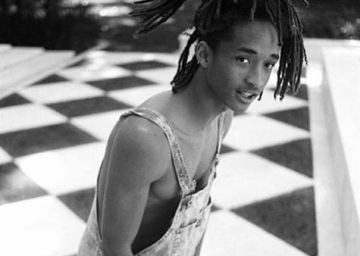 Jaden Smith, hijo de Will Smith, con uno de los petos de moda.