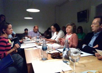 De izquierda a derecha. Patricia Reyes (Ciudadanos), Javier Martos (Unicef), Carolina Bescansa (Podemos), Mar&iacute;a Luisa Carcedo (PSOE) y Gonzalo Robles (PP). 