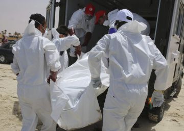 C&aacute;daver en una playa en Zuwarah, Libia.