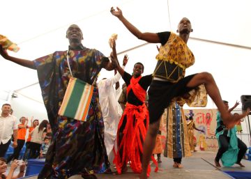 Varios residentes del CETI, durante las jornadas de este viernes.