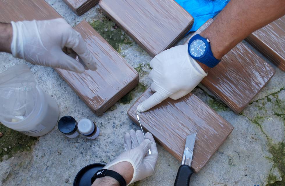 Alijo de cocaína incautada por los Mossos d'Esquadra en 2014. Alijo de cocaína incautada por los Mossos d'Esquadra en 2014.