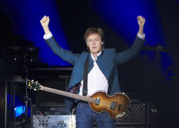 MADRID, SPAIN - JUNE 02: Paul McCartney performs in concert at the Vicente Calderon stadium on June 2, 2016 in Madrid, Spain. (Photo by Carlos R. AlvarezWireImage)