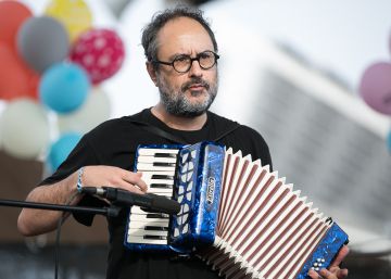 Antonio Banos, exlider de la CUP ha actuado con Los Carradine en la zona infantil Minimusica.  Primavera Sound 2016, cuarta jornada. Barcelona, 3 de junio de 2016 [ALBERT GARCIA].
