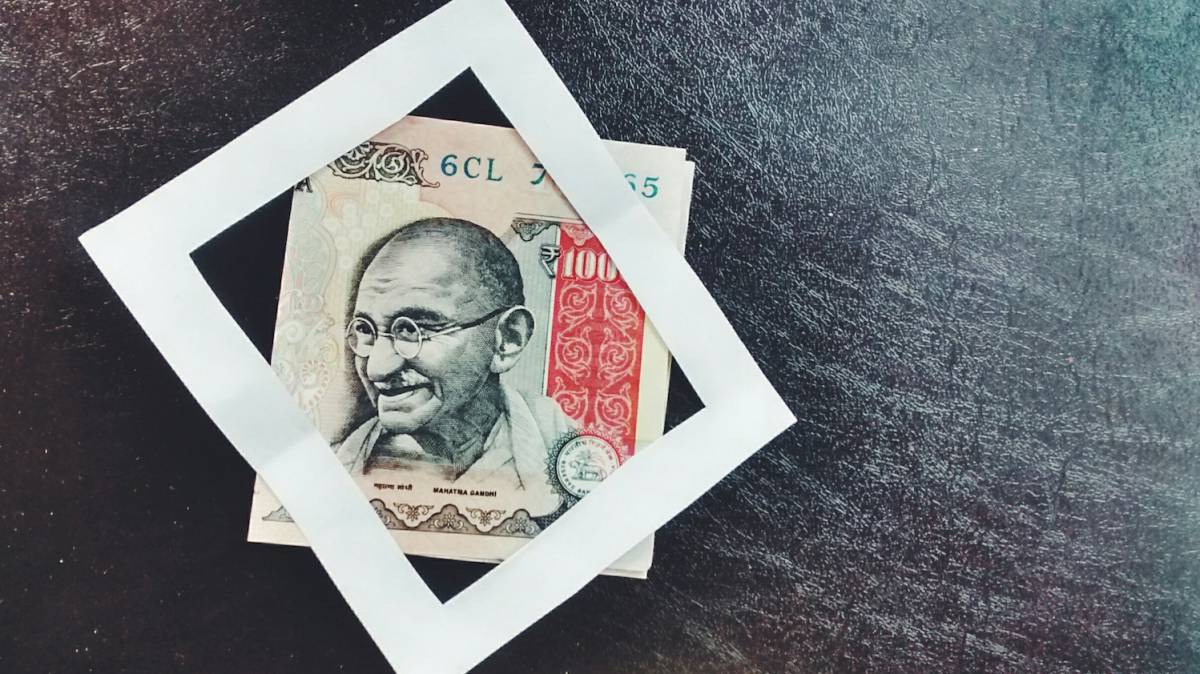 ¿Qué pasaría si Gandhi fuera a clases de yoga? El disparate