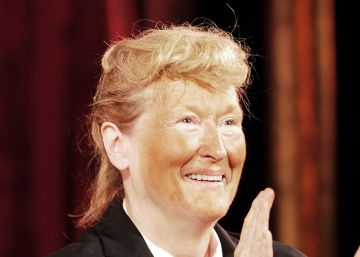 Meryl Streep disfrazada de Donald Trump anoche en la gala del Public Theater. 