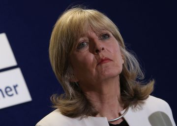 La defensora del pueblo europeo, Emily O'Reilly, durante una conferencia de prensa.